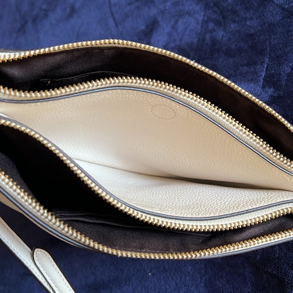 Coach Lyla Crossbody Ivory Color - Picture 4 of 14